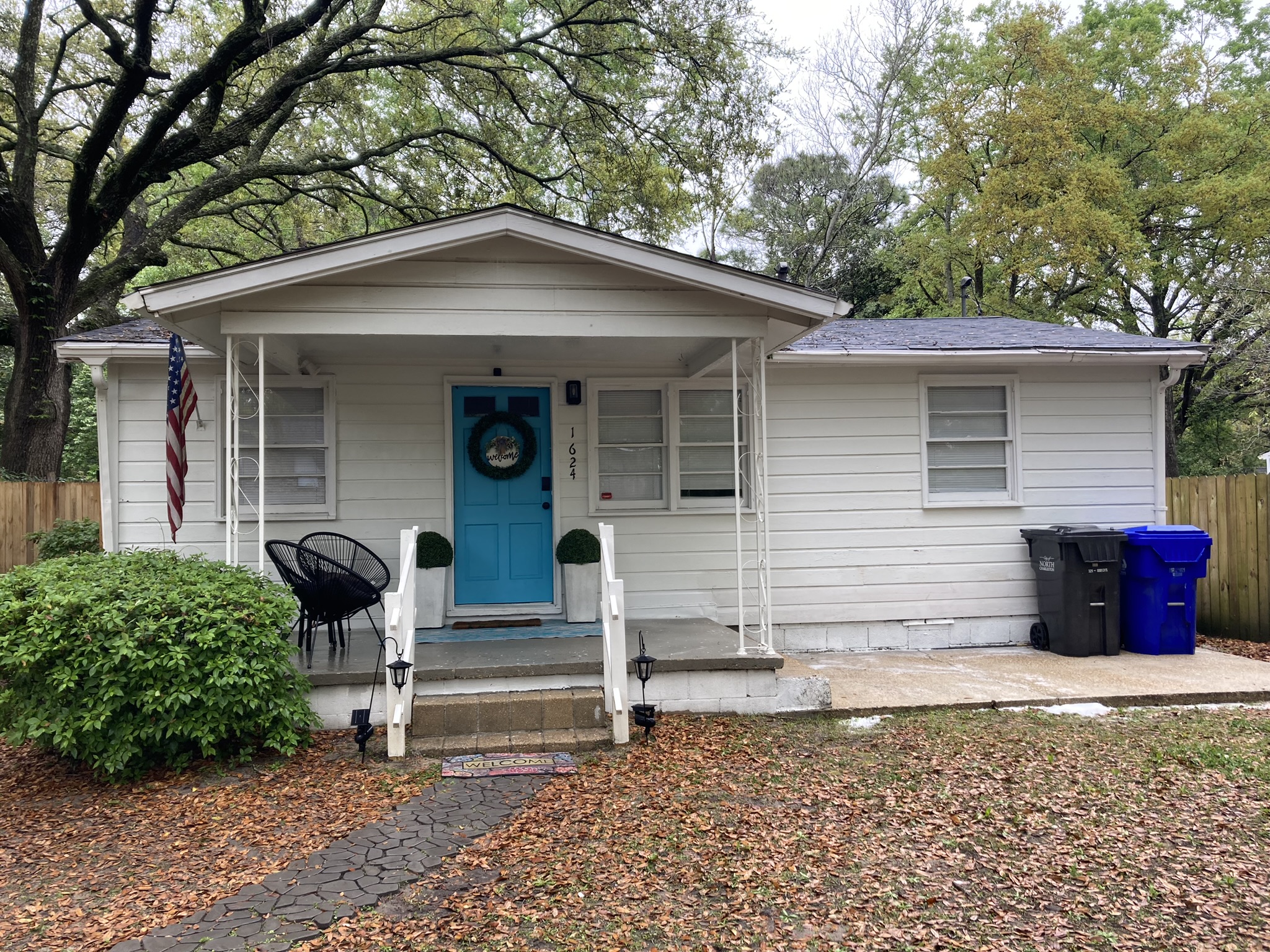 House Wash of an Older Painted Home in North charleston South Carolina Thumbnail